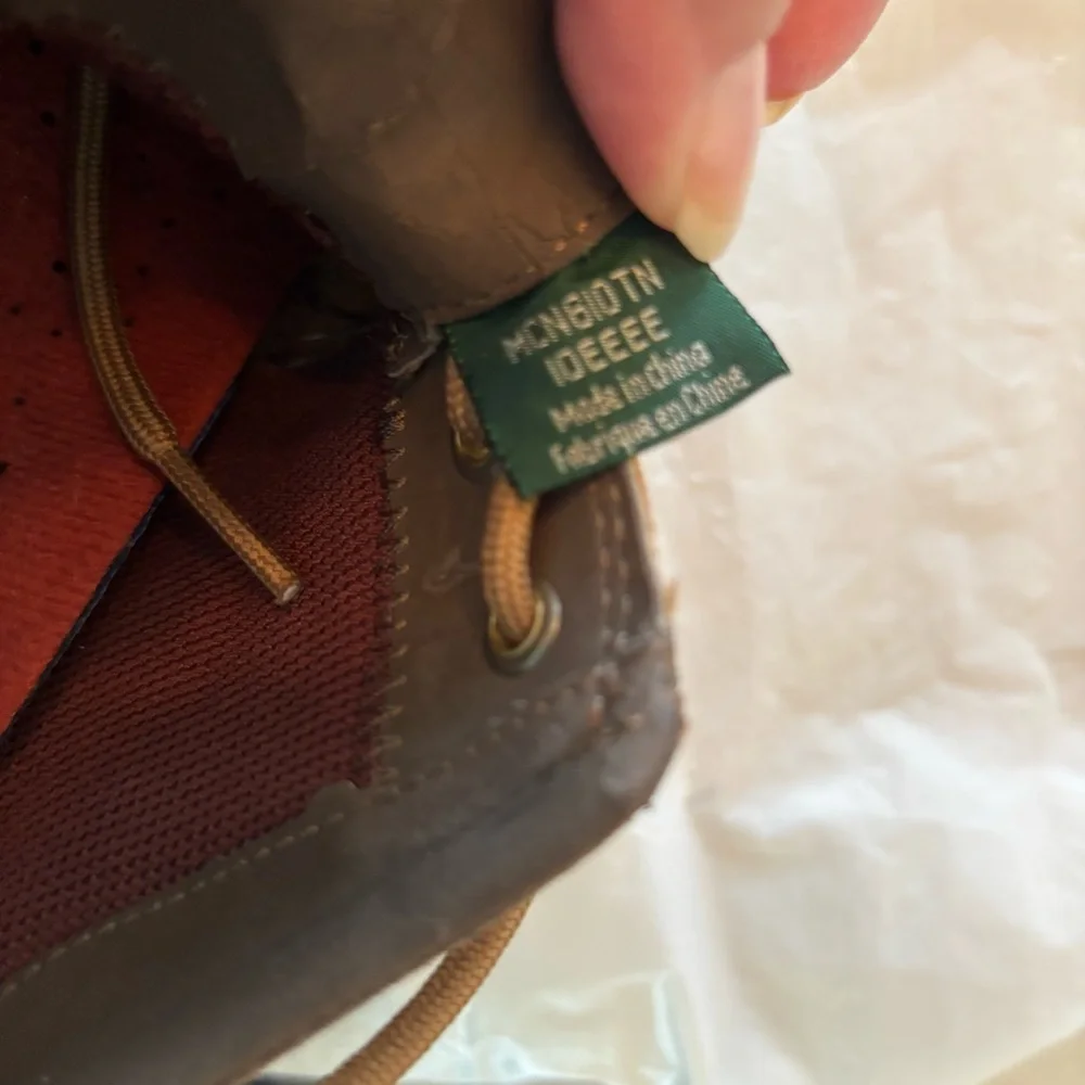 Dunham Captains boat shoes casual leather tan. SZ 10 E Worn Once indoors.